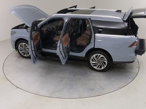 Used 2025 Lincoln Navigator Reserve image 58