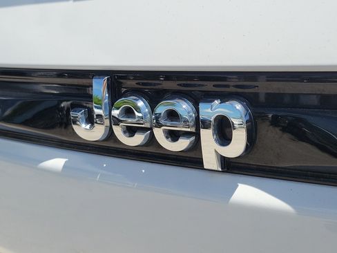 Used 2023 Jeep Grand Cherokee Limited AWD/4WD image 6