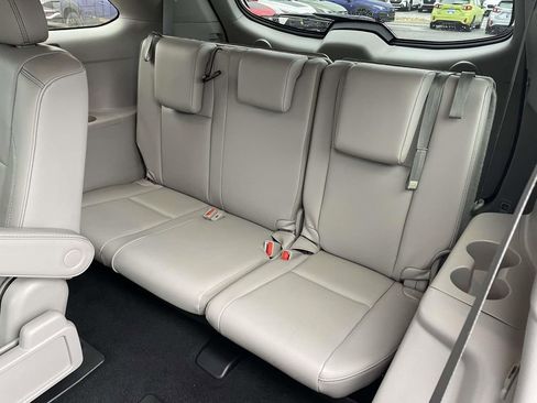 Used 2019 Toyota Highlander Limited image 3