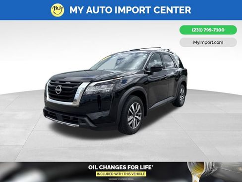 Used 2024 Nissan Pathfinder SL AWD/4WD image 3