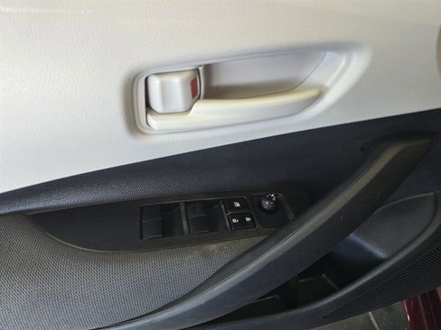 Used 2022 Toyota Corolla LE image 17