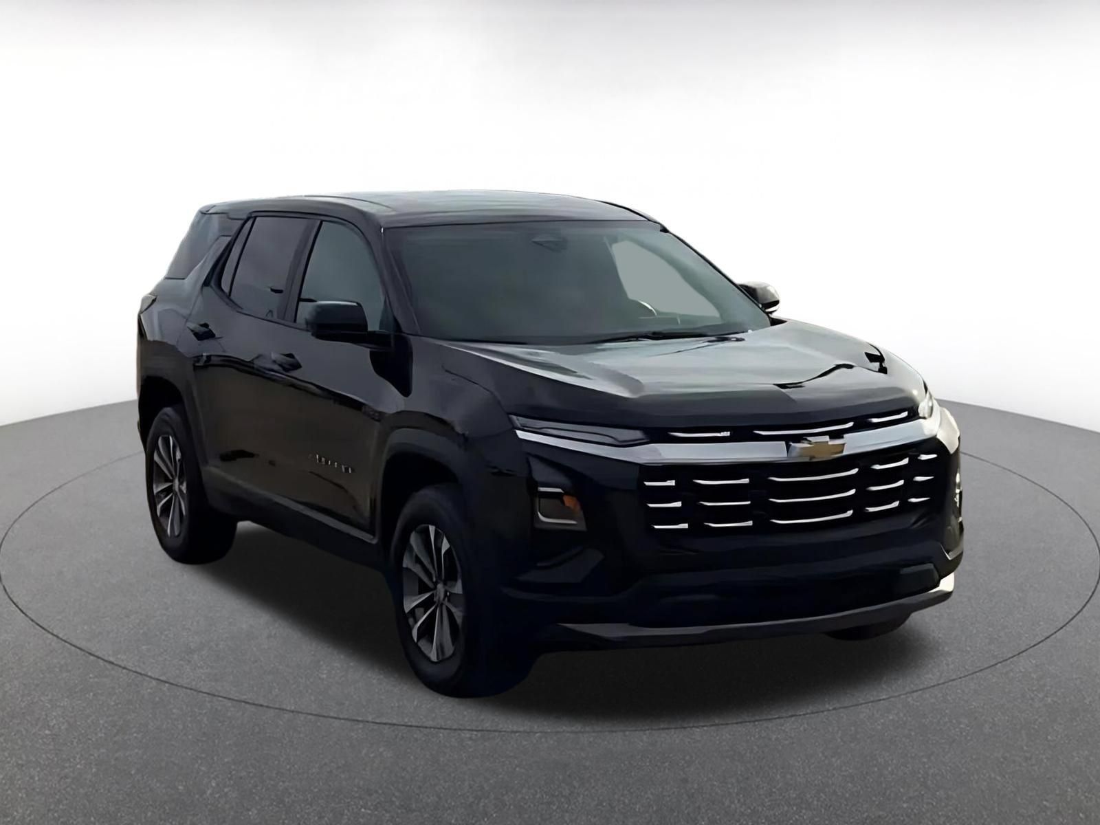 Used 2025 Chevrolet Equinox LT FWD image 2