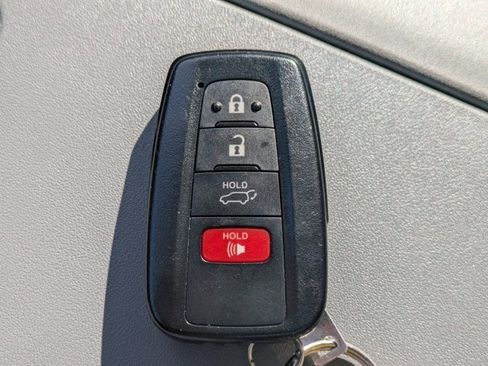 Used 2020 Toyota Highlander Limited image 34