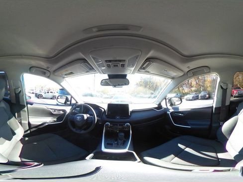 Used 2025 Toyota RAV4 XLE image 38