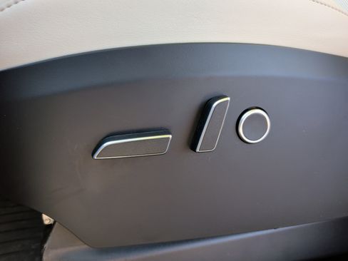 Used 2023 Tesla Model X Plaid image 25