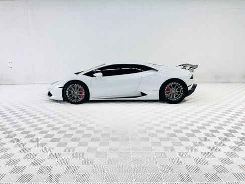 Used 2015 Lamborghini Huracan LP 610-4 AWD/4WD image 2