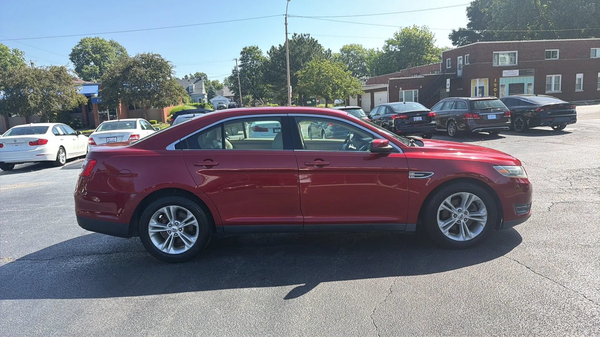 Used 2013 Ford Taurus SEL FWD image 4