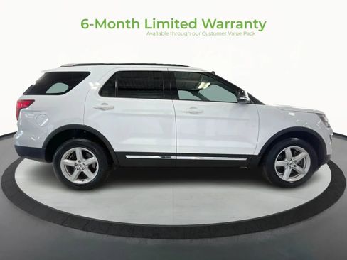Used 2017 Ford Explorer XLT image 8