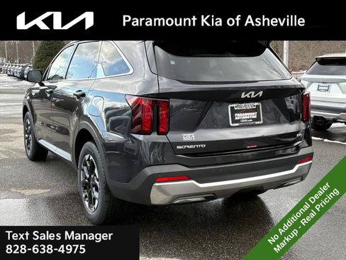 New 2026 Kia Sorento S image 4