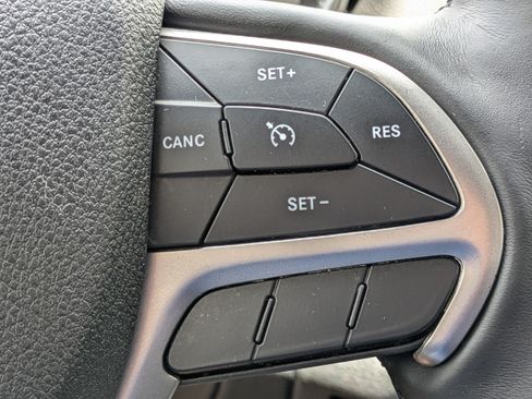 Used 2018 Jeep Grand Cherokee Laredo RWD image 22