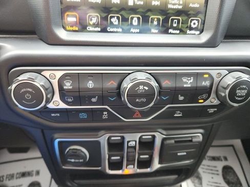 Used 2021 Jeep Wrangler Unlimited Sahara w/ Cold Weather Group AWD/4WD image 23