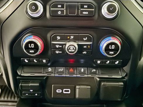 Used 2021 GMC Sierra 2500 AT4 w/ Gooseneck/5TH Wheel Package AWD/4WD image 16