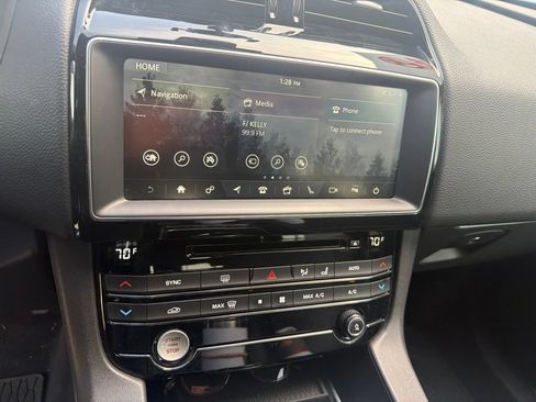 Used 2018 Jaguar F-PACE Prestige AWD/4WD image 17