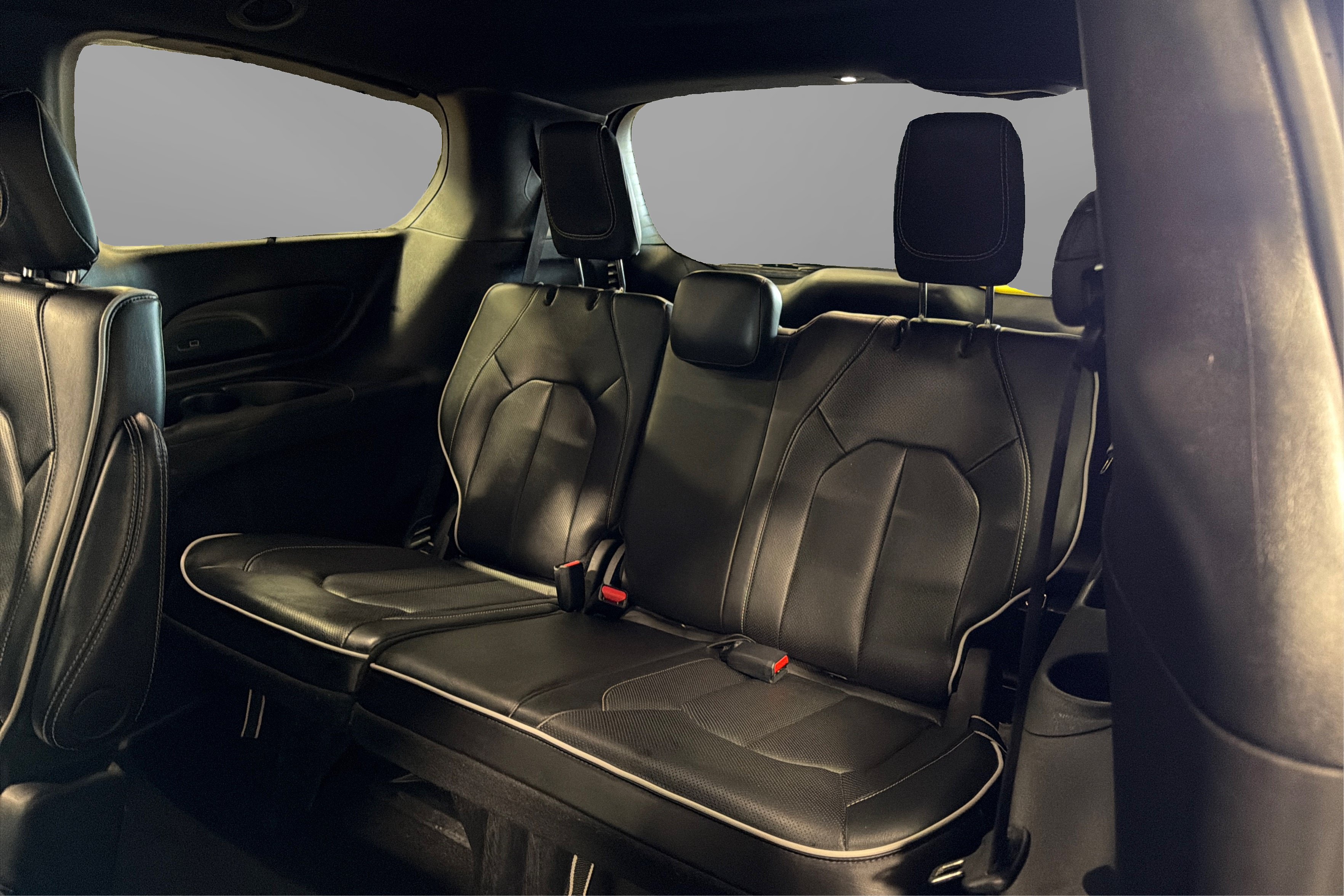 Used 2025 Chrysler Pacifica Limited FWD image 40
