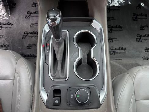 Used 2019 Chevrolet Traverse LT FWD image 19
