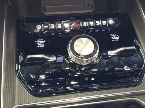 New 2025 Jeep Grand Wagoneer Series III w/ Rear Seat Video Group 1 image 32