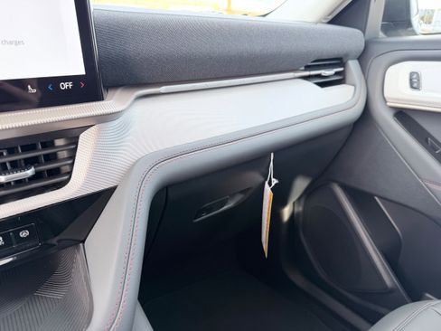 New 2026 Ford Explorer Active w/ Active Comfort Package image 18