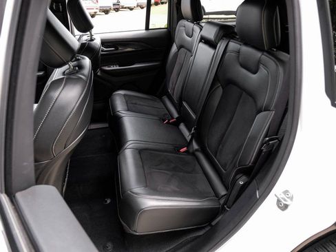 Used 2023 Jeep Grand Cherokee Altitude image 50