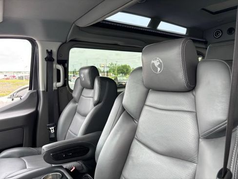 Used 2020 Ford Transit 150 Low Roof AWD w/ Exterior Upgrade Package image 18