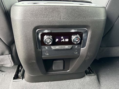 New 2026 Chevrolet Tahoe High Country w/ Sun And Tow Package AWD/4WD image 32