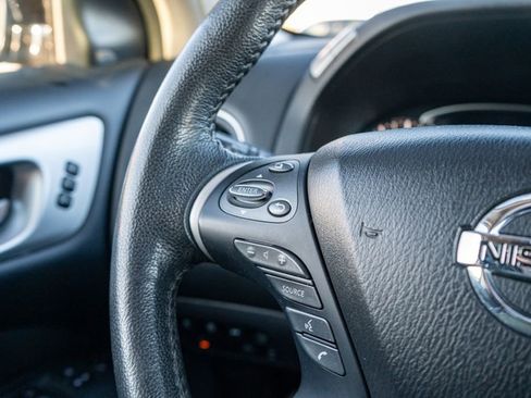 Used 2017 Nissan Pathfinder Platinum w/ Family Entertainment Package image 31