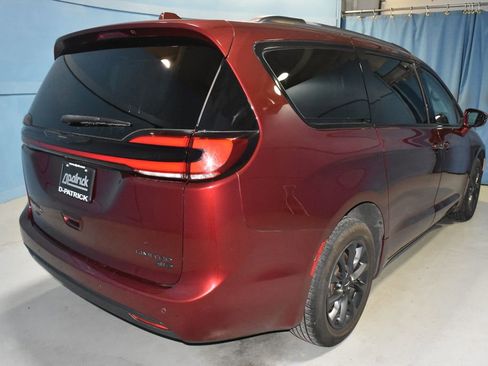 Used 2021 Chrysler Pacifica Limited w/ S Appearance Package AWD/4WD image 32