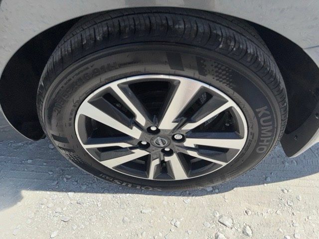 Used 2025 Nissan Versa S w/ S Plus Package FWD image 20