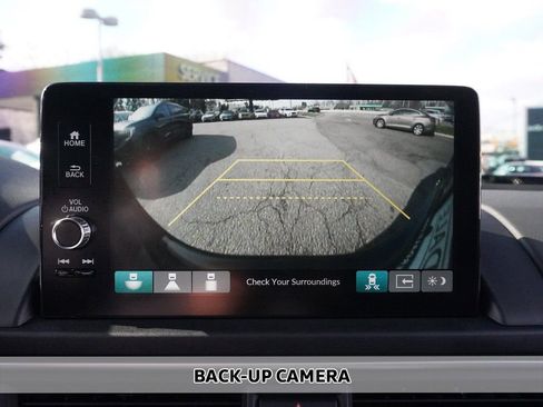 Used 2025 Honda Pilot Touring image 7