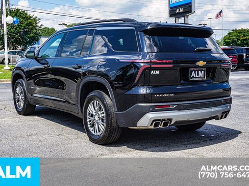 Used 2025 Chevrolet Traverse LT FWD image 7