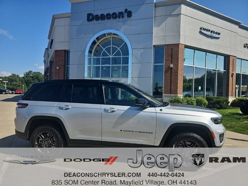 Certified 2024 Jeep Grand Cherokee Trailhawk w/ Advanced Protech Group II AWD/4WD image 1