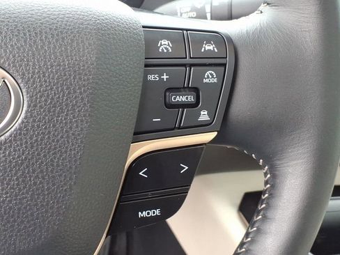 Used 2025 Toyota Crown Limited w/ Advanced Technology Package image 19