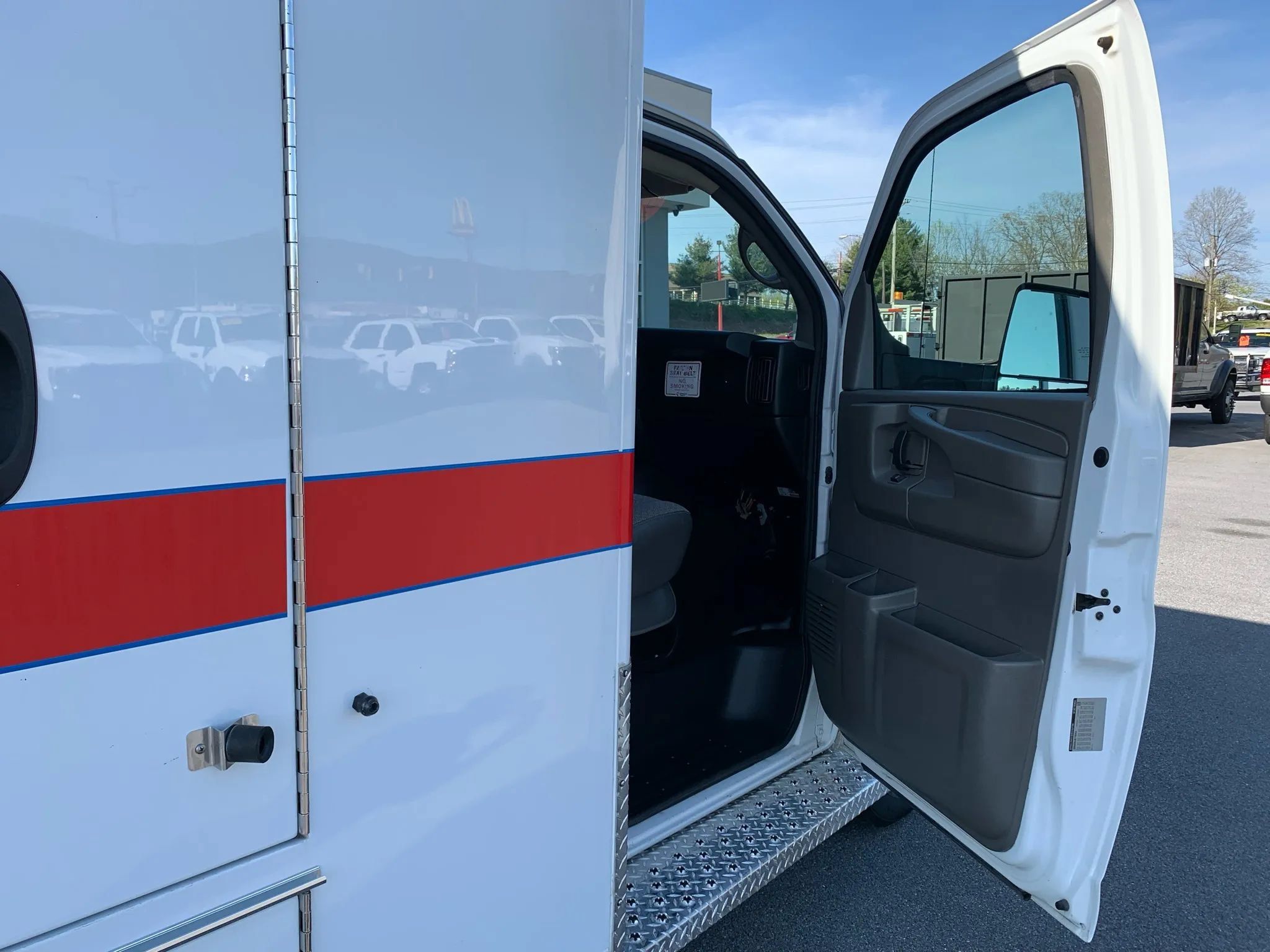 Used 2014 Chevrolet Express 4500 w/ Ambulance Package RWD image 25