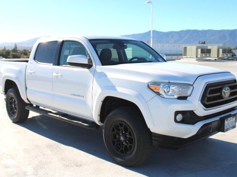 Certified 2020 Toyota Tacoma SR5 image 2