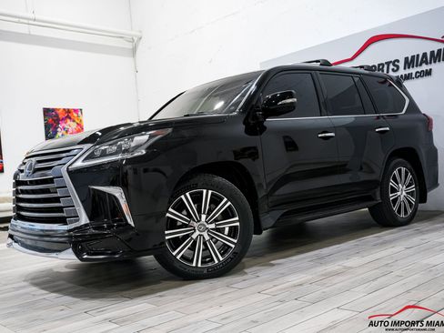 Used 2021 Lexus LX 570 4WD w/ Luxury Package image 4