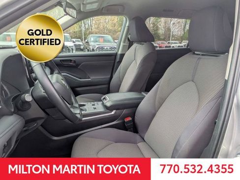Certified 2024 Toyota Highlander LE FWD image 19