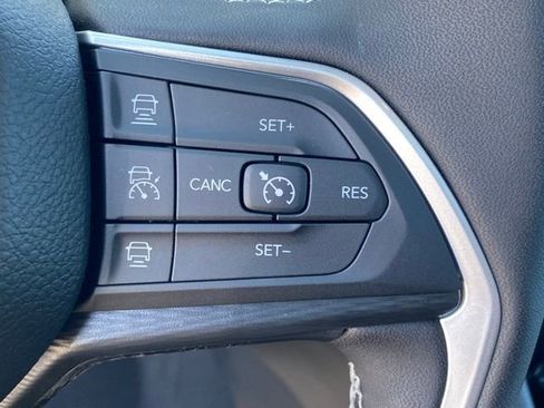 New 2025 Jeep Grand Cherokee Laredo X w/ Luxury Tech Group I AWD/4WD image 18