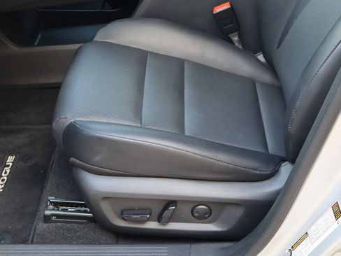 Used 2024 Nissan Rogue SV w/ SV Premium Package FWD image 21