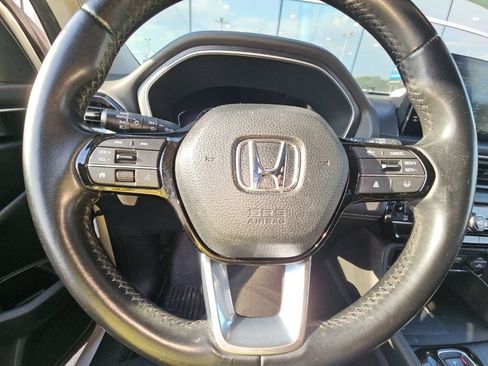 Used 2023 Honda Pilot Touring image 17