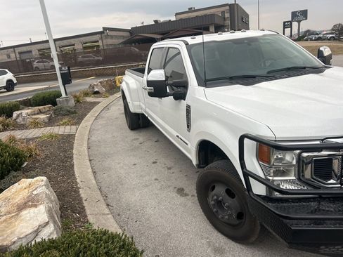 Used 2022 Ford F350 XLT w/ XLT Premium Package image 2