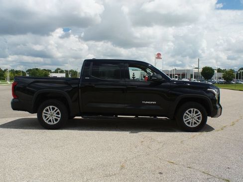 Used 2022 Toyota Tundra SR5 w/ SR5 Convenience Package AWD/4WD image 21