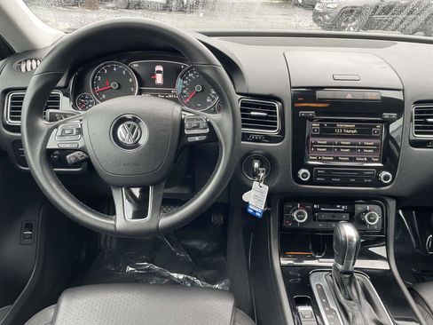 Used 2014 Volkswagen Touareg VR6 image 14