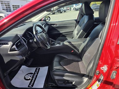 Used 2023 Toyota Camry XLE image 9