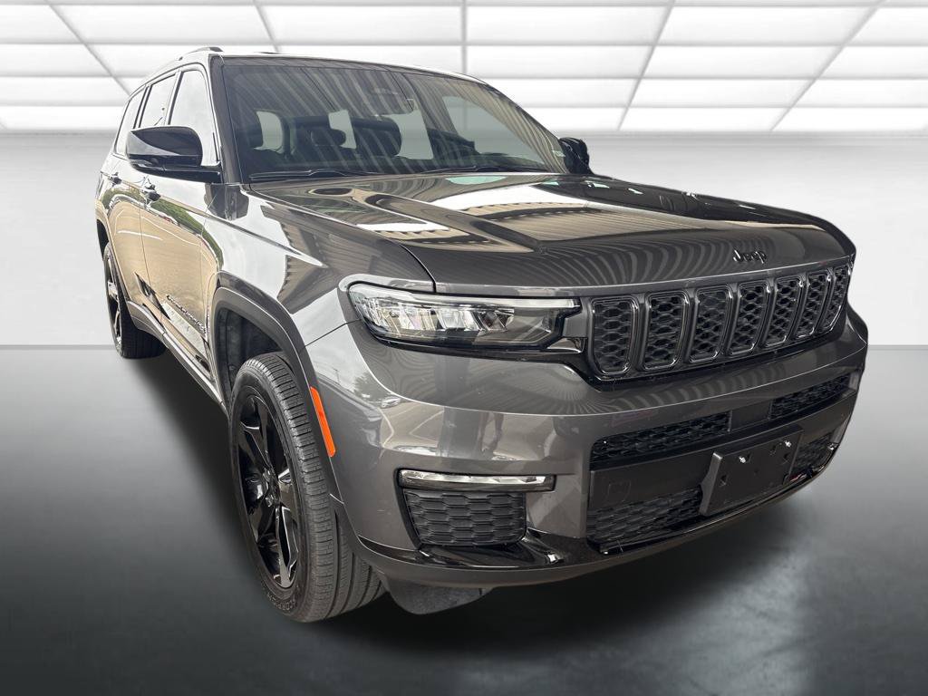Used 2025 Jeep Grand Cherokee L Limited w/ Black Appearance Package AWD/4WD image 1