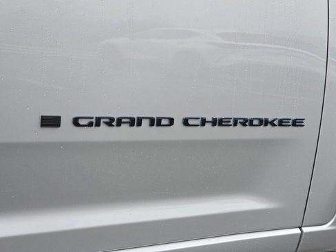 Used 2025 Jeep Grand Cherokee Limited 4xe image 29
