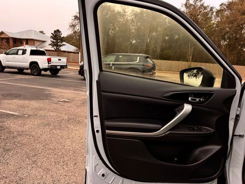 Used 2023 Mitsubishi Eclipse Cross SE image 34