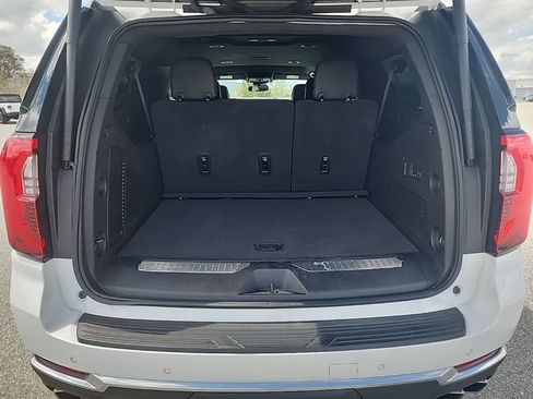 Used 2025 GMC Yukon XL Denali image 8