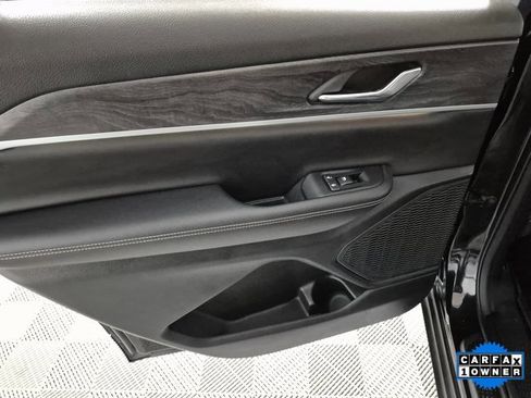 Used 2024 Jeep Grand Cherokee L Limited w/ Black Appearance Package image 25