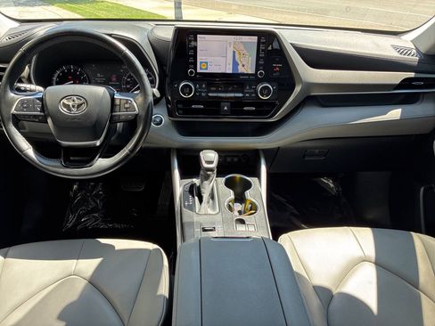 Used 2020 Toyota Highlander XLE FWD image 9