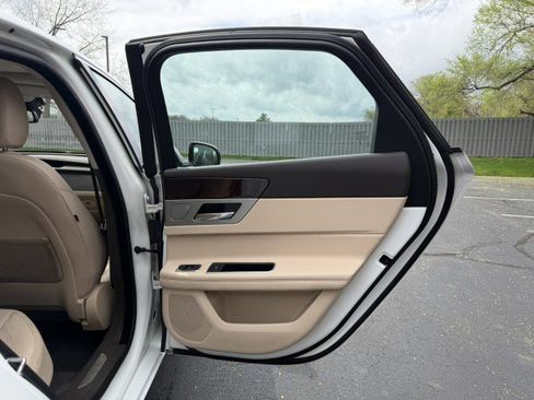 Used 2018 Jaguar XF Prestige image 27