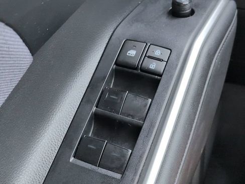 Used 2023 Toyota Highlander L FWD image 22